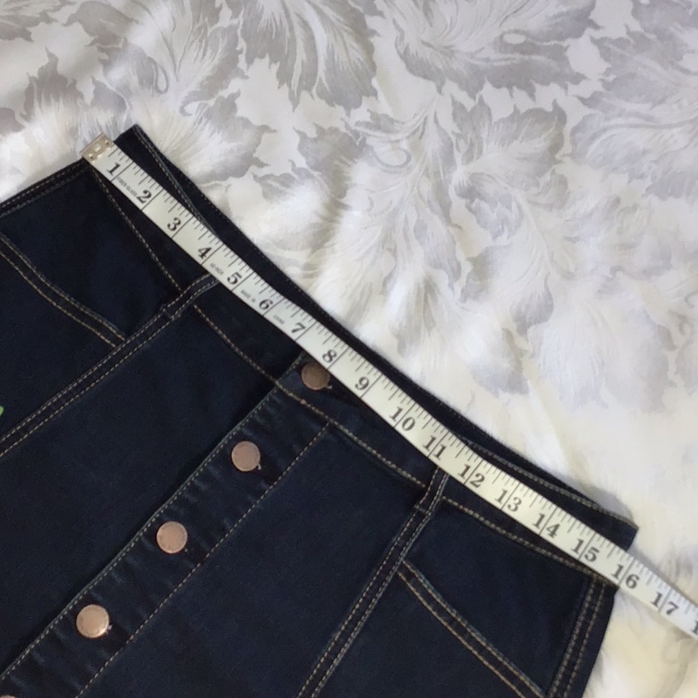 Buttoned Denim Skirt - Picture 6 of 8